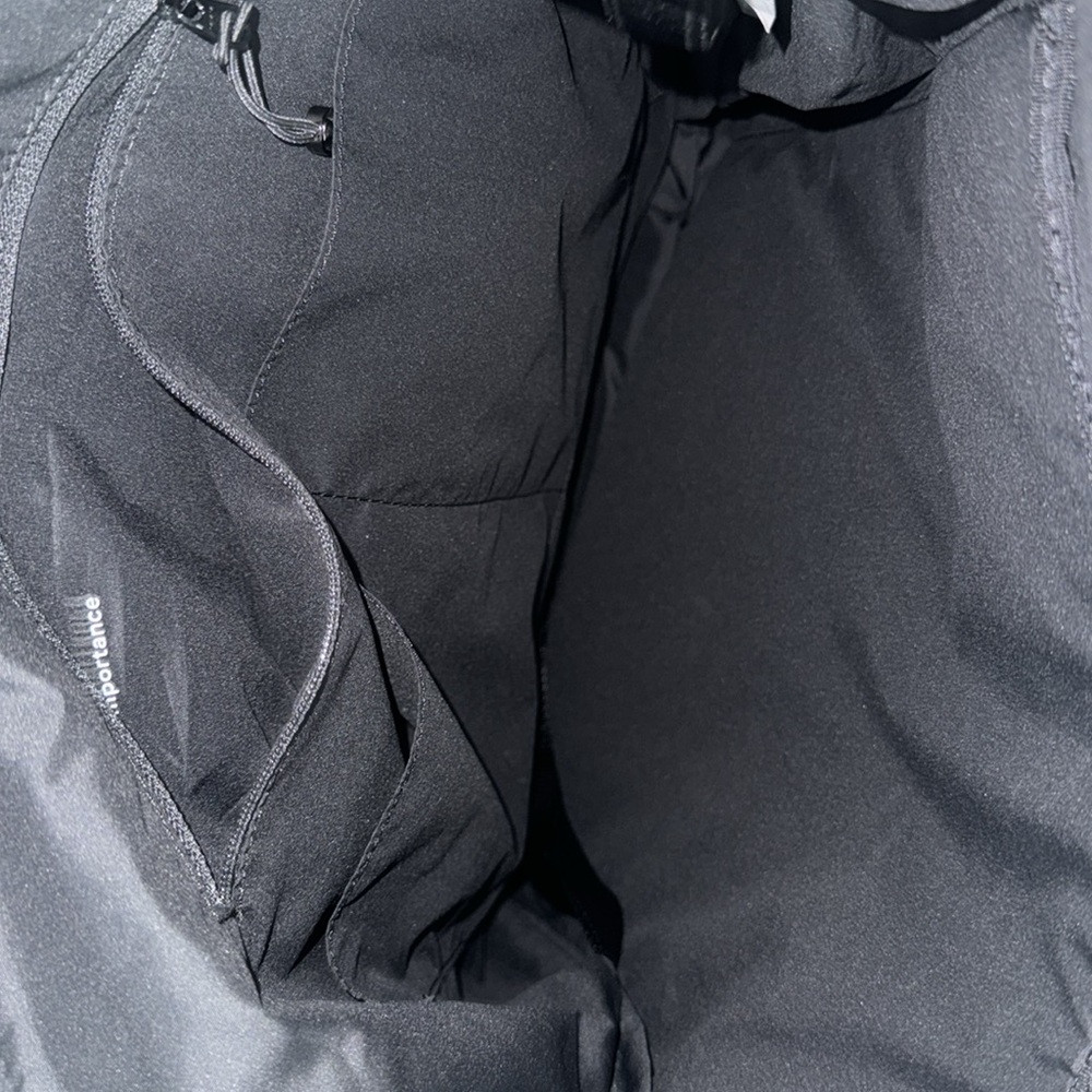 Lululemon All Set Hobo
Black NWOT🤩 - Picture 9 of 11
